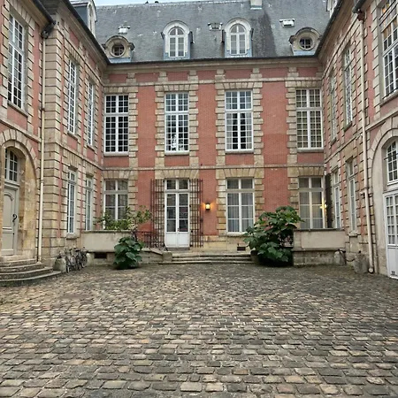 Charme Du Marais Apartment